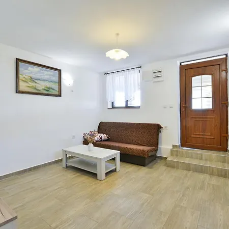 And By The Sea Tkon, Pasman - 336 3*