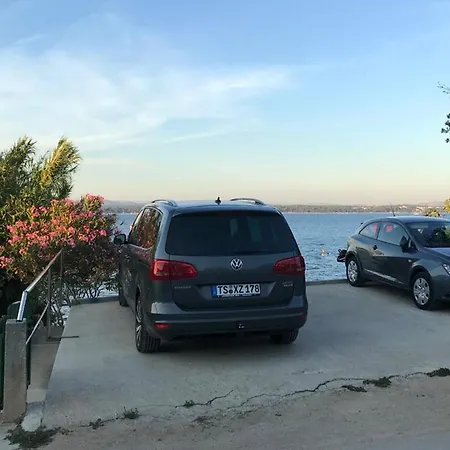 And By The Sea Tkon, Pasman - 336 3*