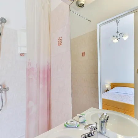 Pensión And By The Sea Tkon, Pasman - 336 3*