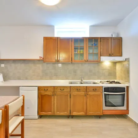 And By The Sea Tkon, Pasman - 336 3*