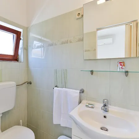 And By The Sea Tkon, Pasman - 336 3* 트콘