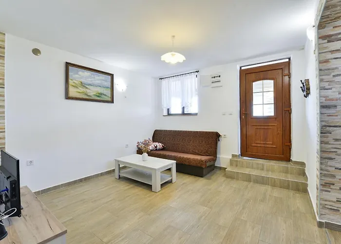 And By The Sea Tkon, Pasman - 336 3*