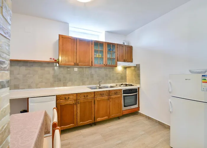 And By The Sea Tkon, Pasman - 336