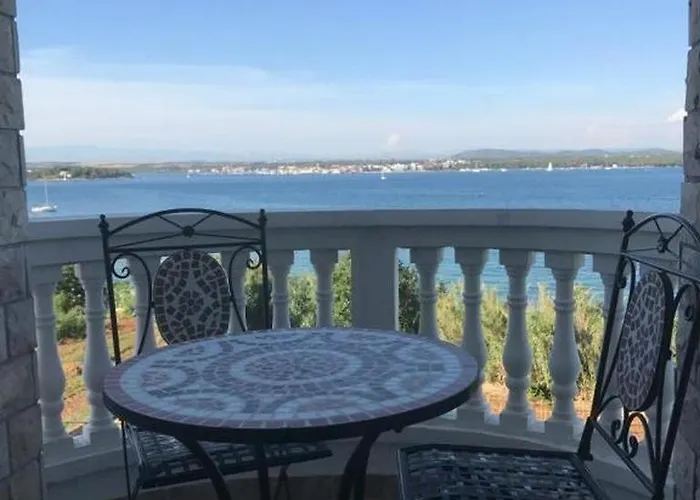 Πανσιόν And By The Sea Tkon, Pasman - 336