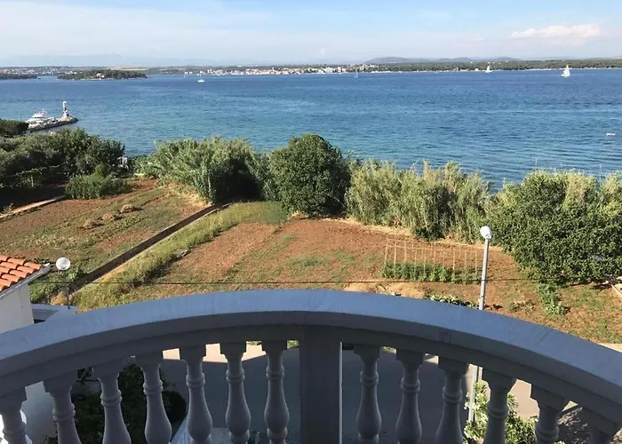 And By The Sea Tkon, Pasman - 336 Πανσιόν Tkon