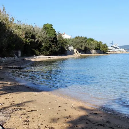 And By The Sea Tkon, Pasman - 336 3* 트콘