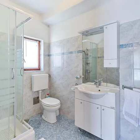 Гостевой дом And By The Sea Tkon, Pasman - 336