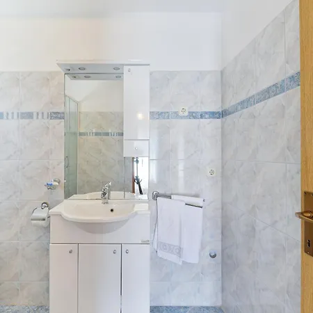 Гостевой дом And By The Sea Tkon, Pasman - 336 Ткон