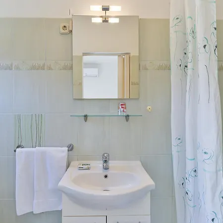 And By The Sea Tkon, Pasman - 336 Гостевой дом 3*