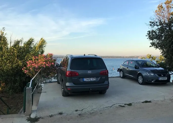 And By The Sea Tkon, Pasman - 336 3*