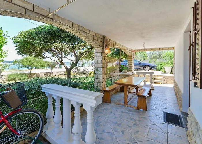 And By The Sea Tkon, Pasman - 336 3* 트콘