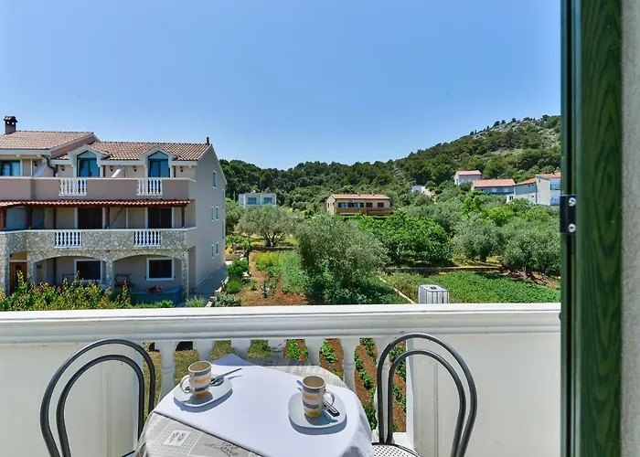 And By The Sea Tkon, Pasman - 336 3* 트콘