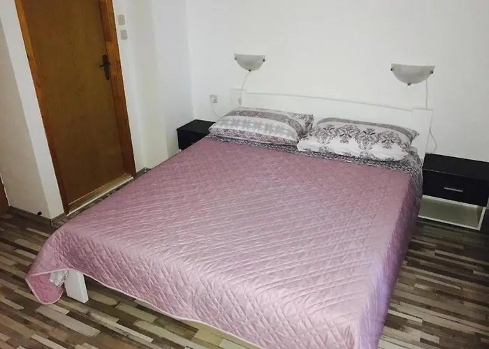 And By The Sea Tkon, Pasman - 336 3*